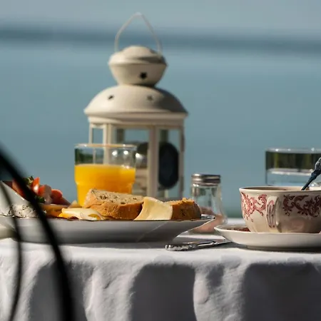 Maison Bagatell Badacsony ゲストハウス バダチョニトマイ